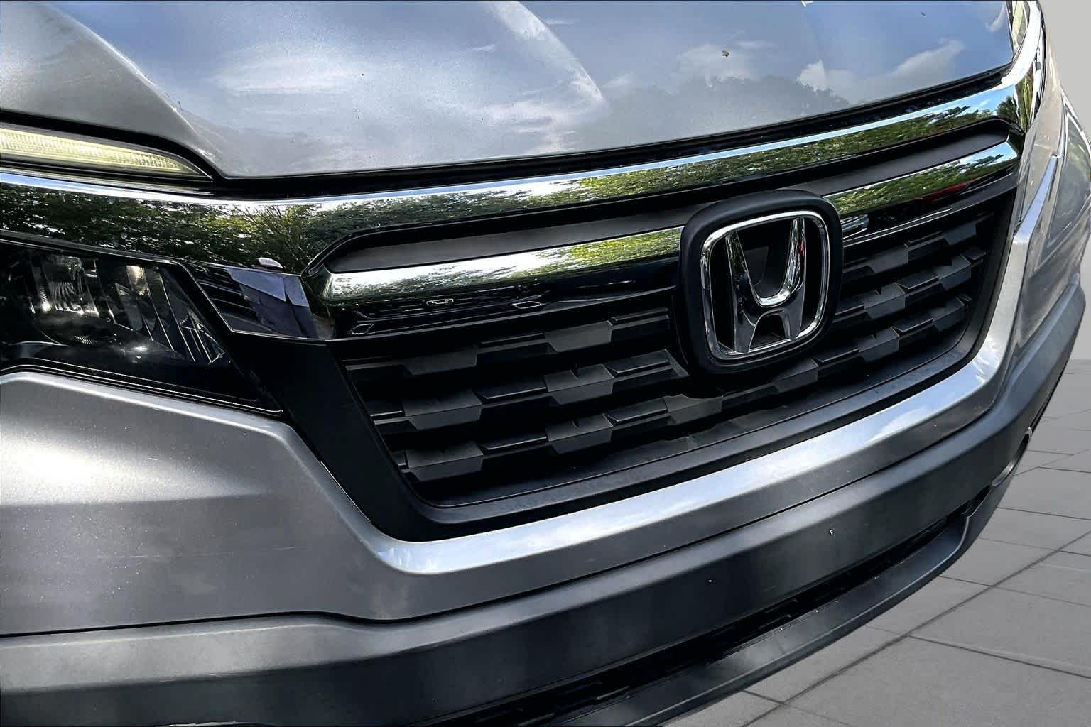 Used 2019 Lunar Silver Metallic Honda RTL-T image 30