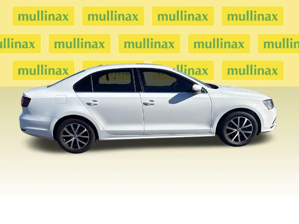 Used 2017 White Volkswagen 1.4T SE image 2