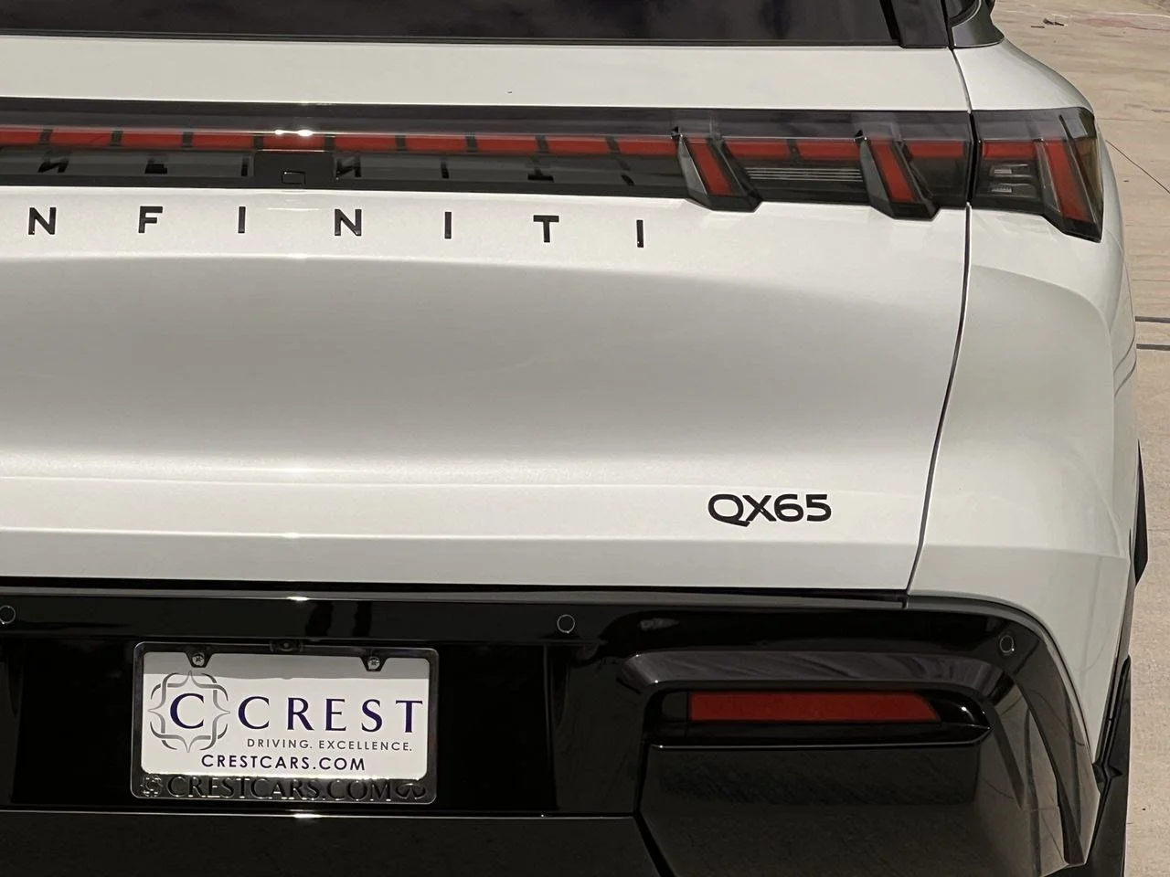 New 2027 2T RAD WHT INFINITI Autograph AWD image 5