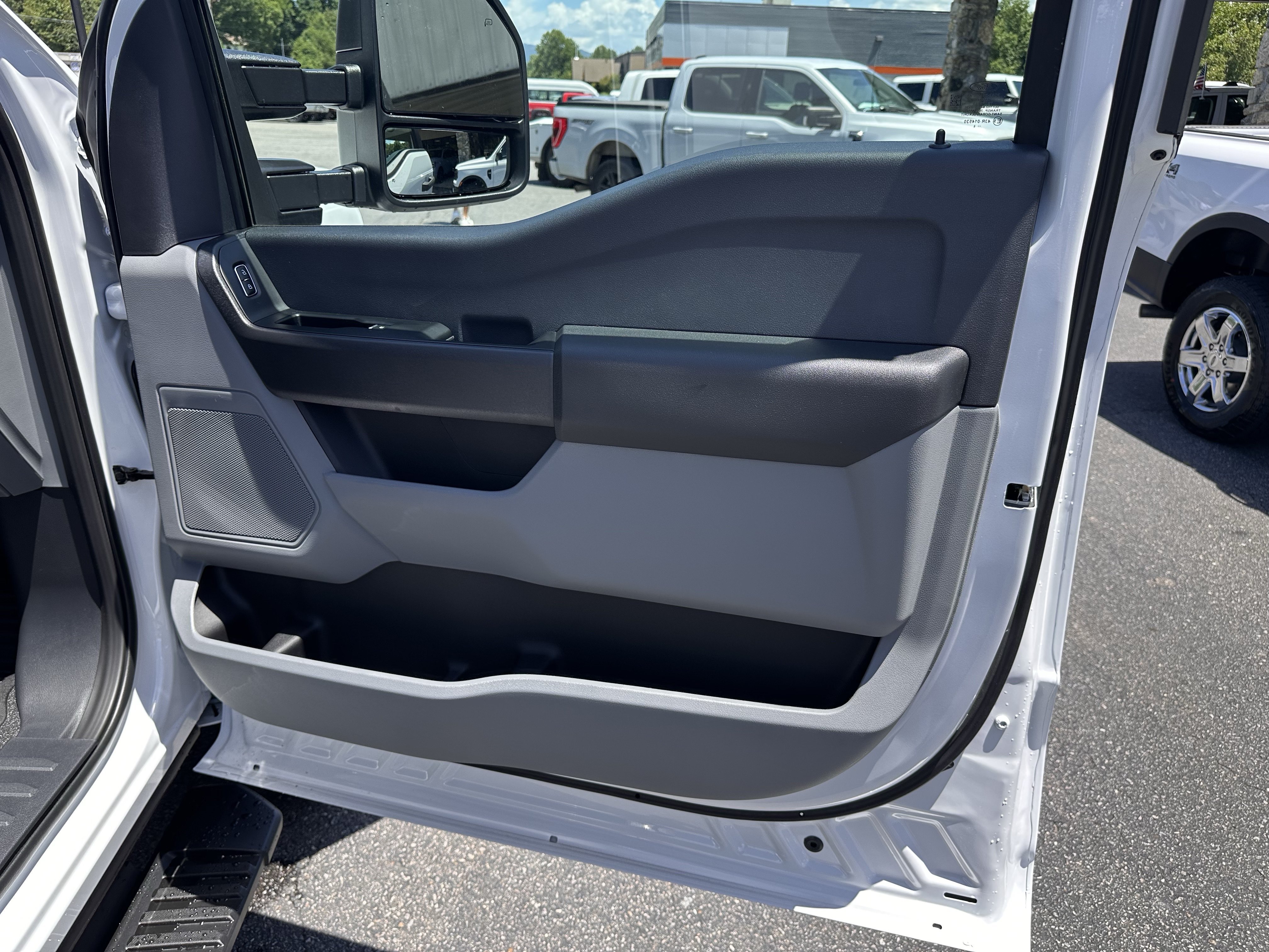 New 2026 Oxford White Ford F-250® XL image 14