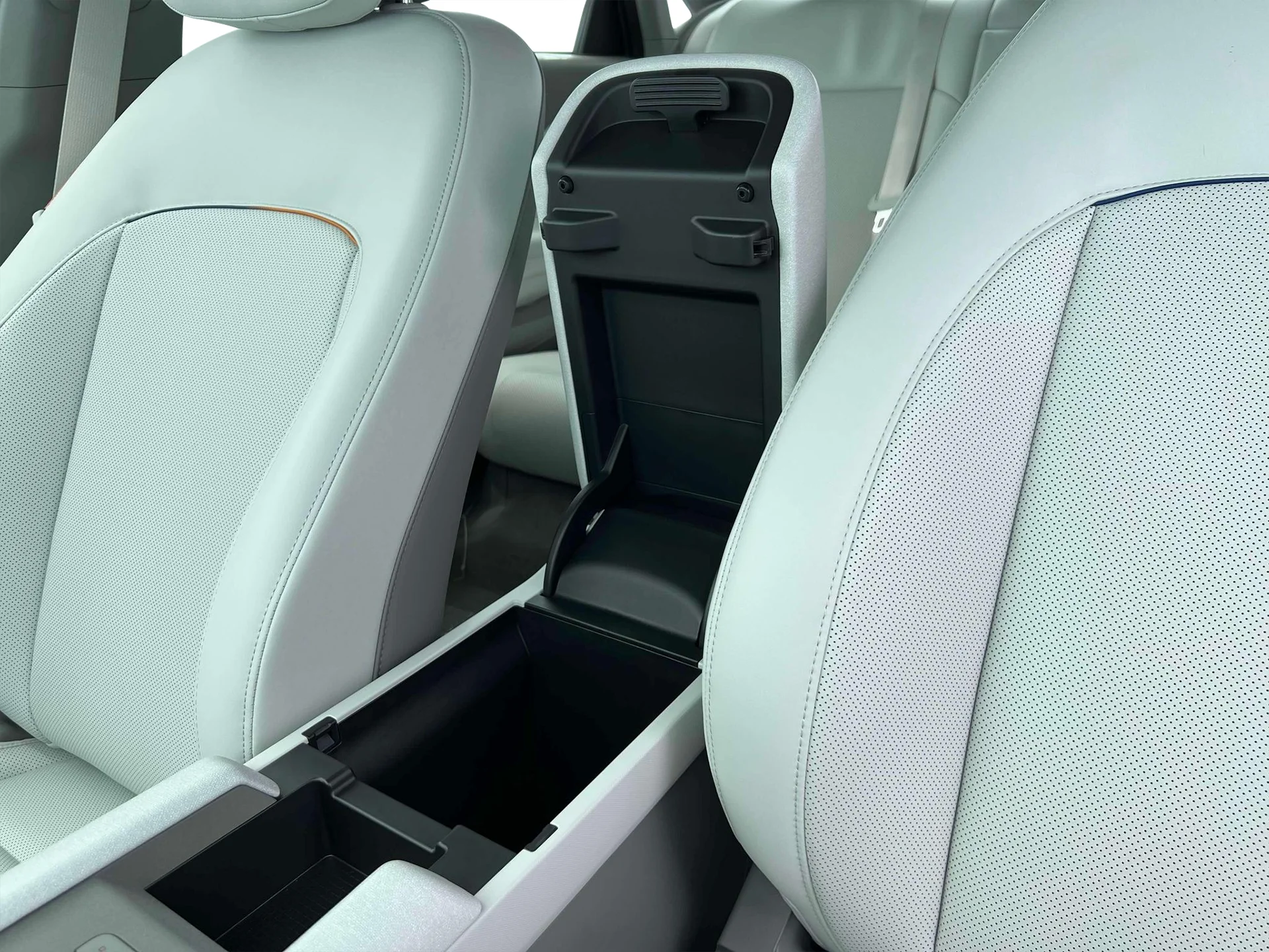 2025 Hyundai IONIQ 6 SEL - Photo 18