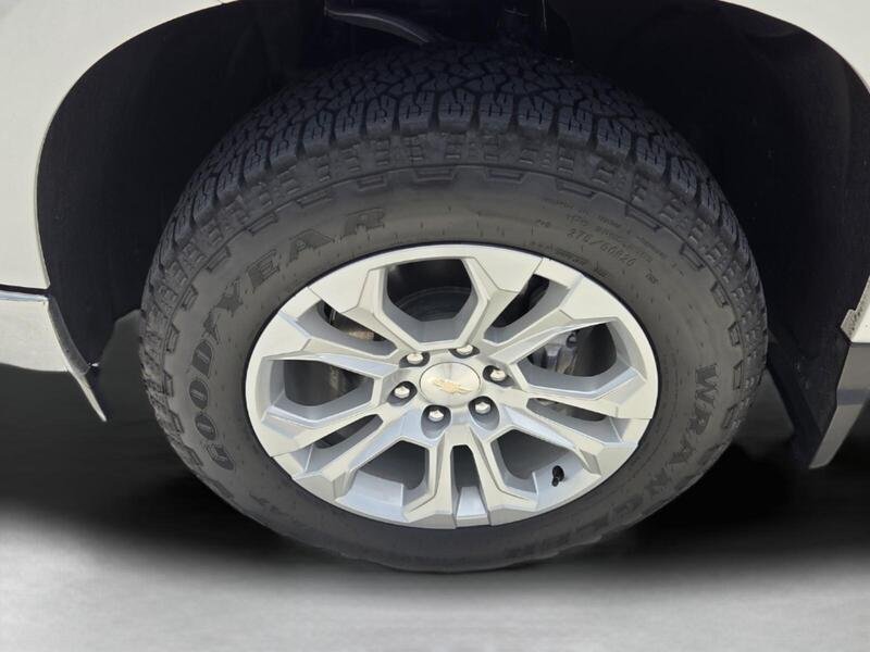 Used 2025 Pearl CHEVROLET 4WD CREW CAB 147" LTZ image 9