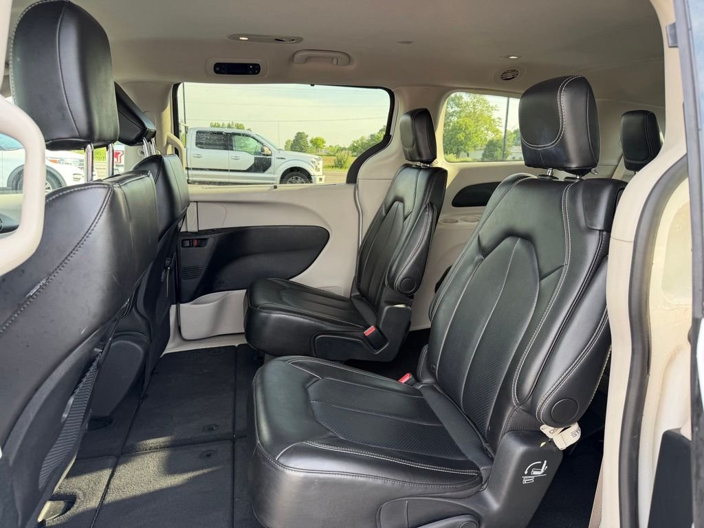 Used 2024 White Chrysler Touring L image 17