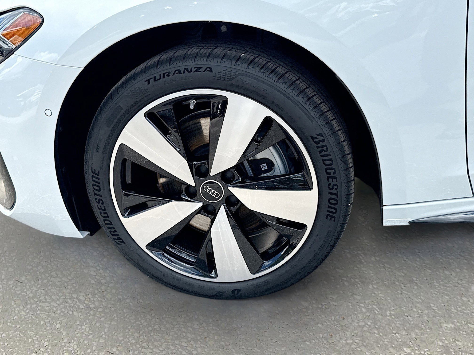 New 2026 Glacier White Metallic Audi Premium Plus image 40