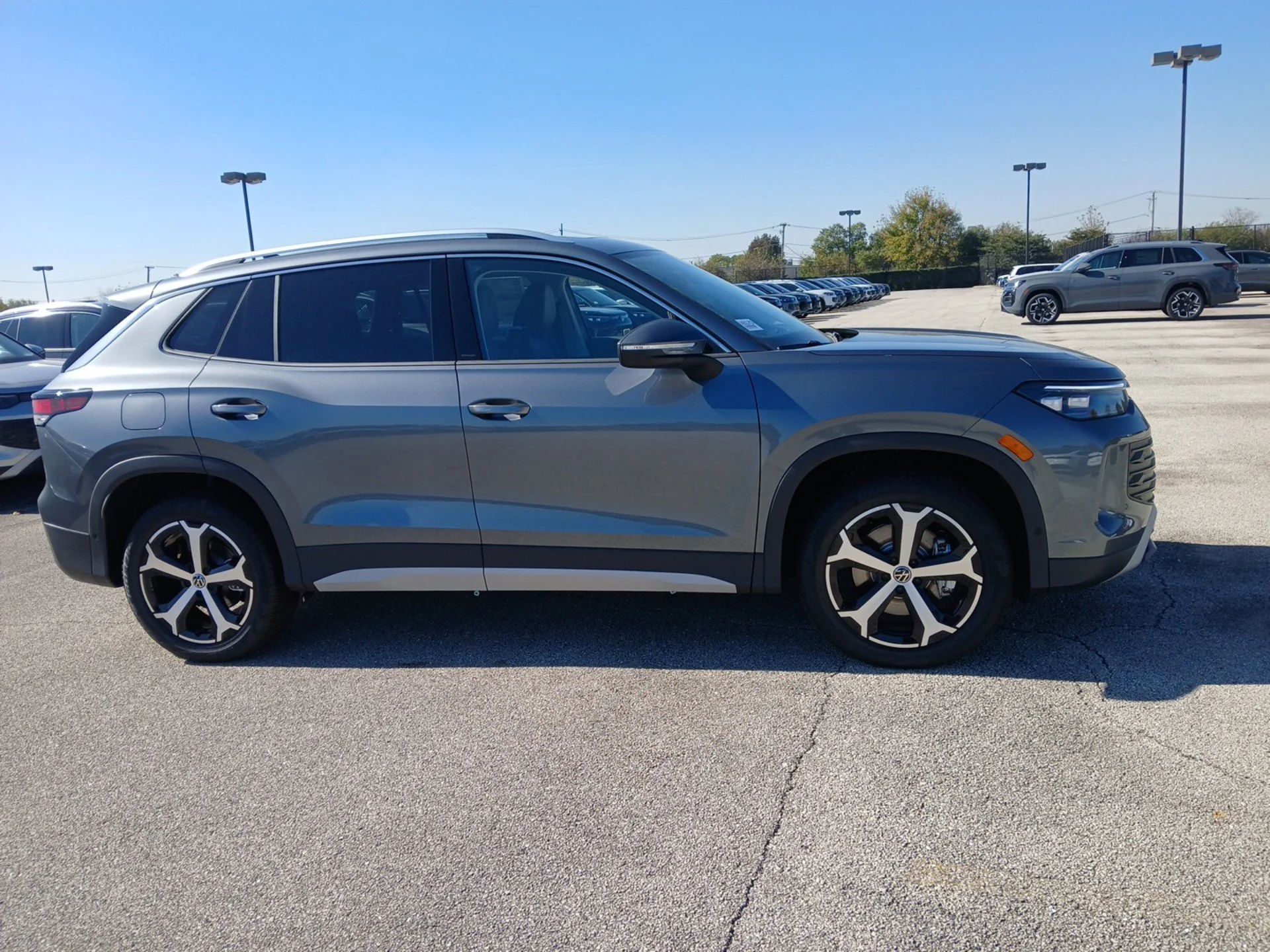 New 2026 Platinum Gray Metallic Volkswagen SE image 3