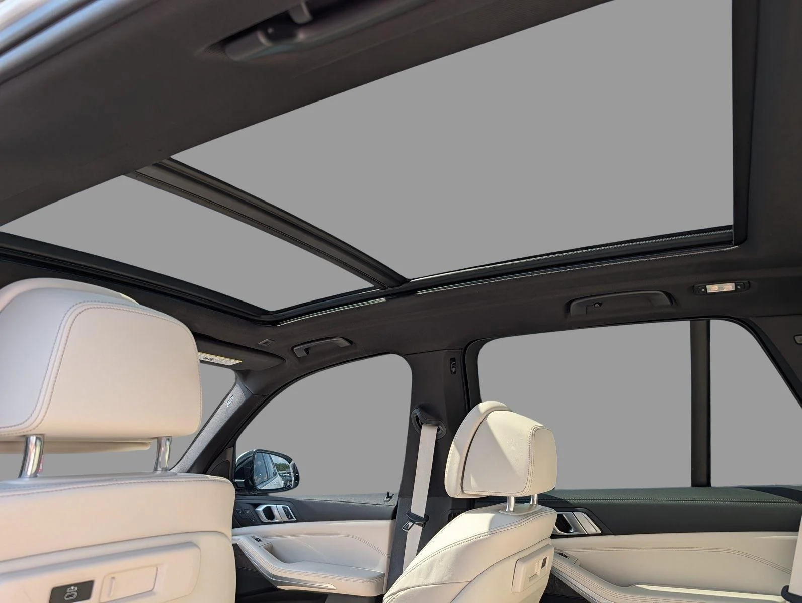Used 2023 Mineral White Metallic BMW sDrive40i image 32