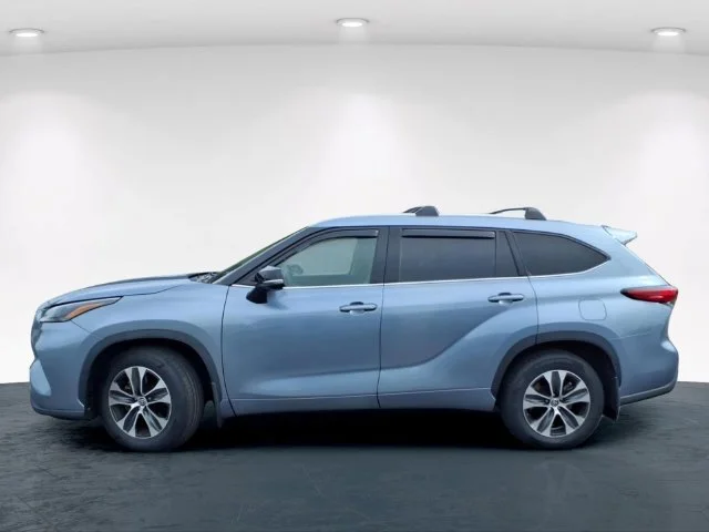 Used 2022 Blue Toyota XLE image 16