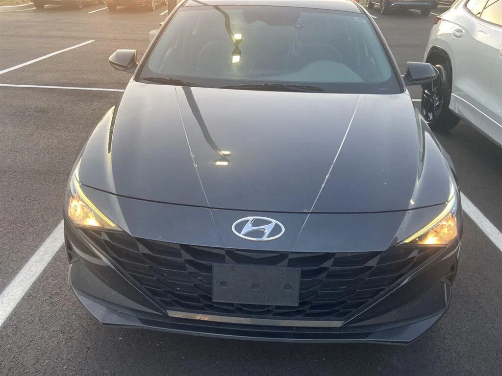 Used 2023 Electric Shadow Hyundai SEL image 2