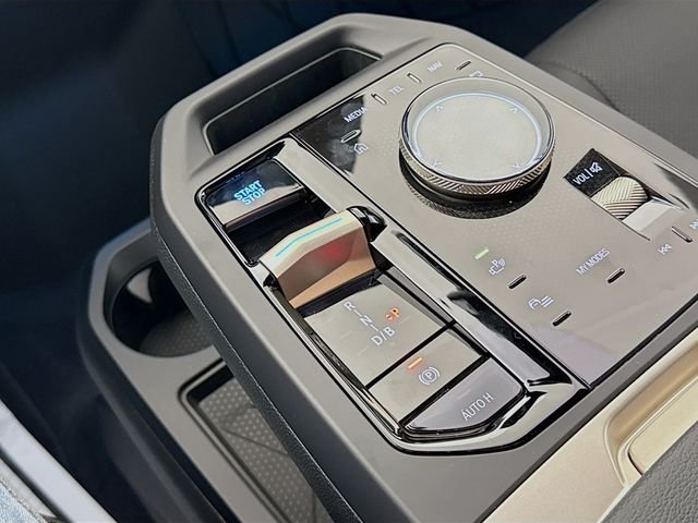 2026 BMW iX 45 - Photo 17