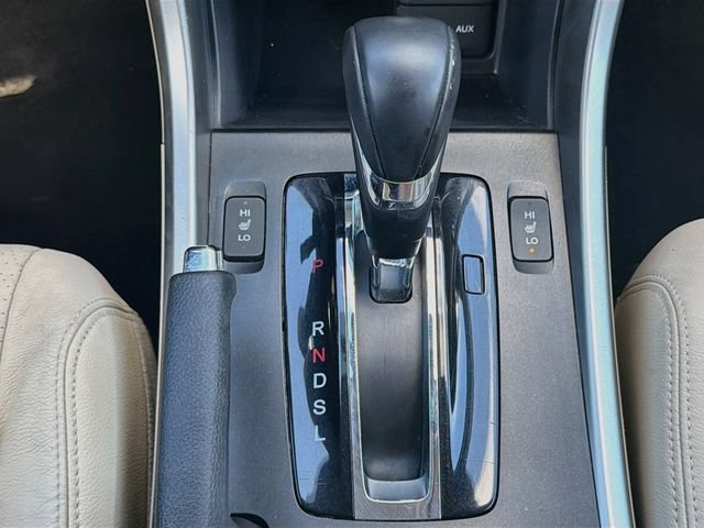 Used 2014 Silver Honda EX-L image 27
