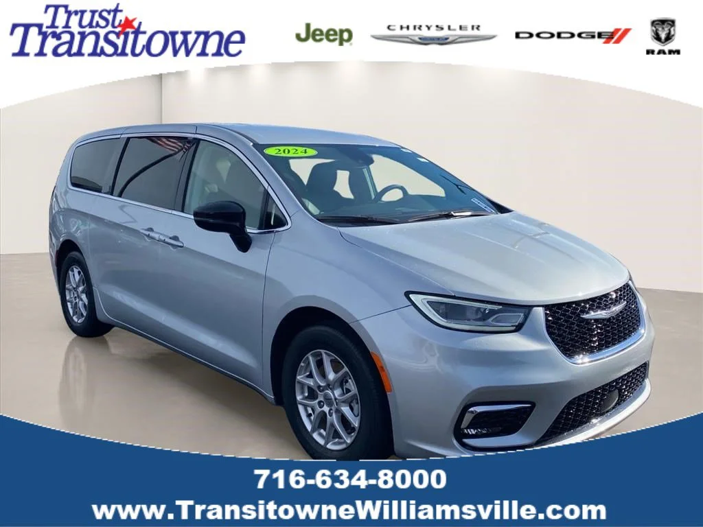 2024 Chrysler Pacifica Touring L's photo