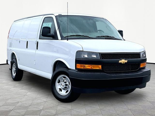 2026 Chevrolet Express 2500 Work Van HD's photo