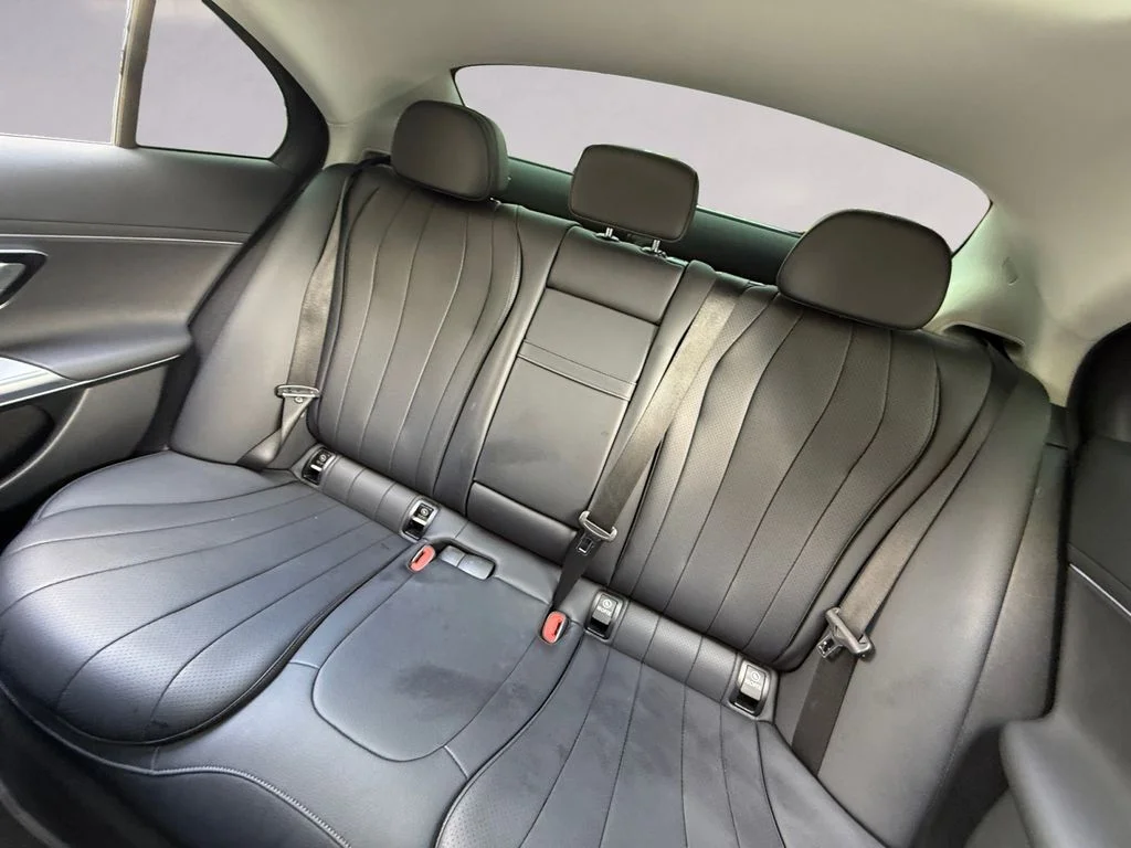 2025 Mercedes-Benz E-Class E350 - Photo 10