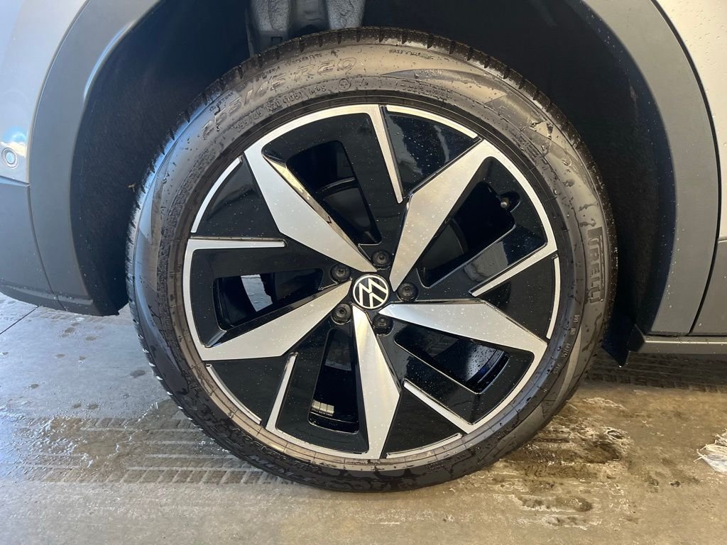 New 2025 Silver Volkswagen Pro S image 28