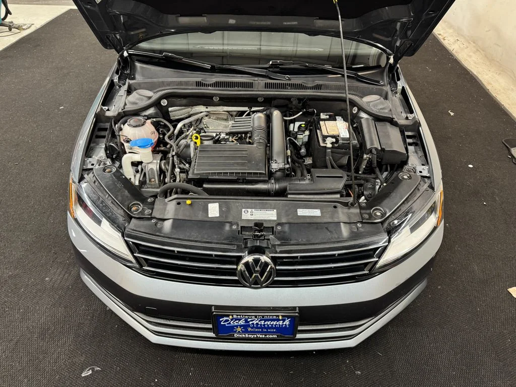 Used 2018 Gray Volkswagen 1.4T S image 10