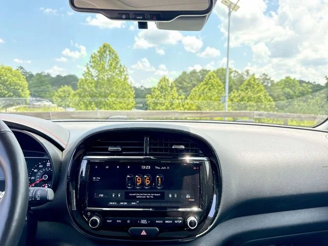 Used 2022 White Kia Turbo image 16