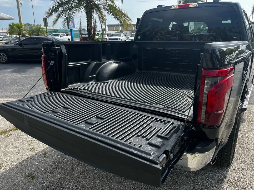 Used 2025  Ford XLT image 9