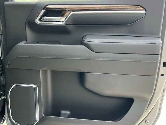 New 2026 Sterling Metallic GMC Elevation image 23