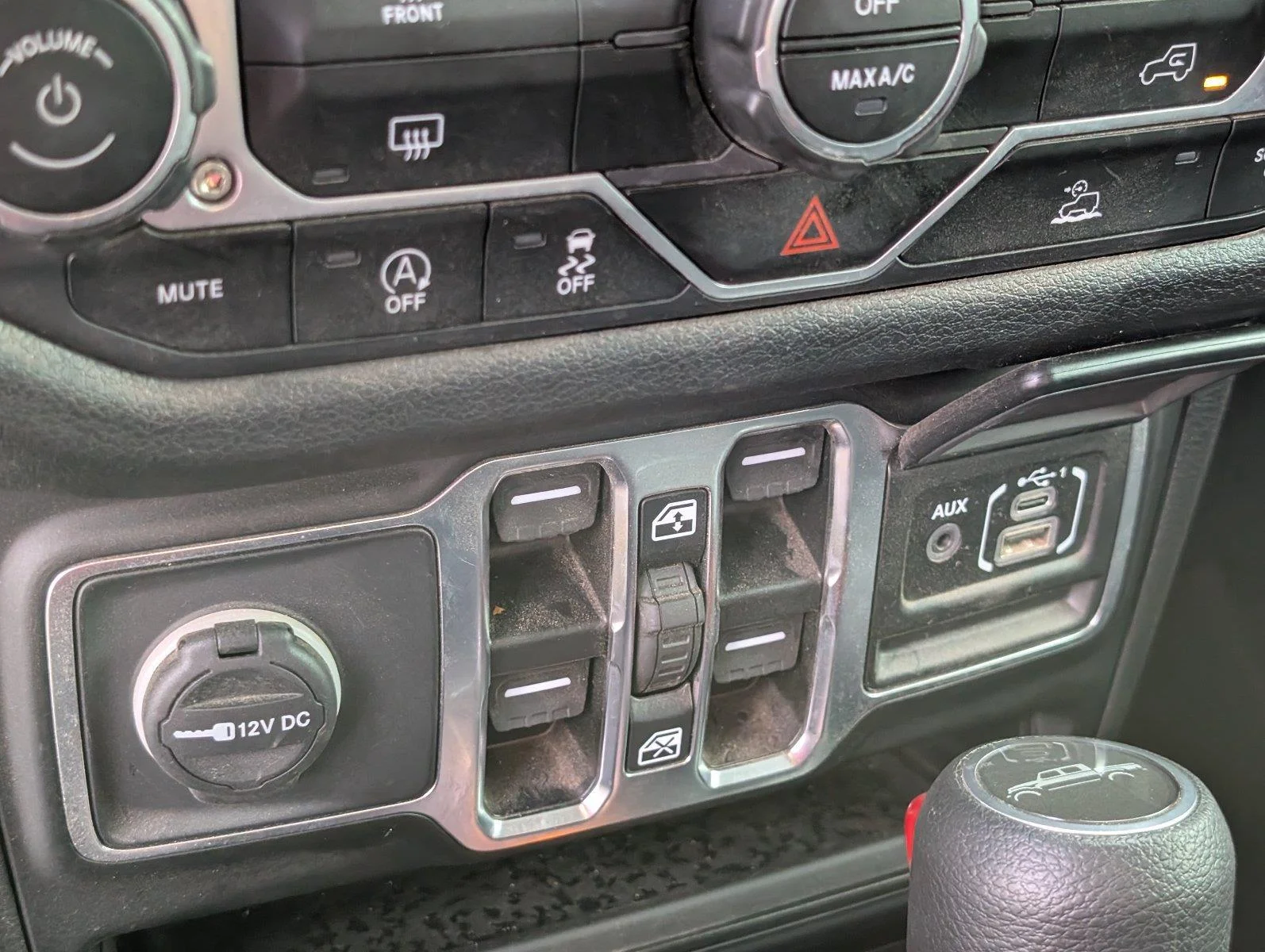 Used 2025 Bright White Clearcoat Jeep Sport S image 22