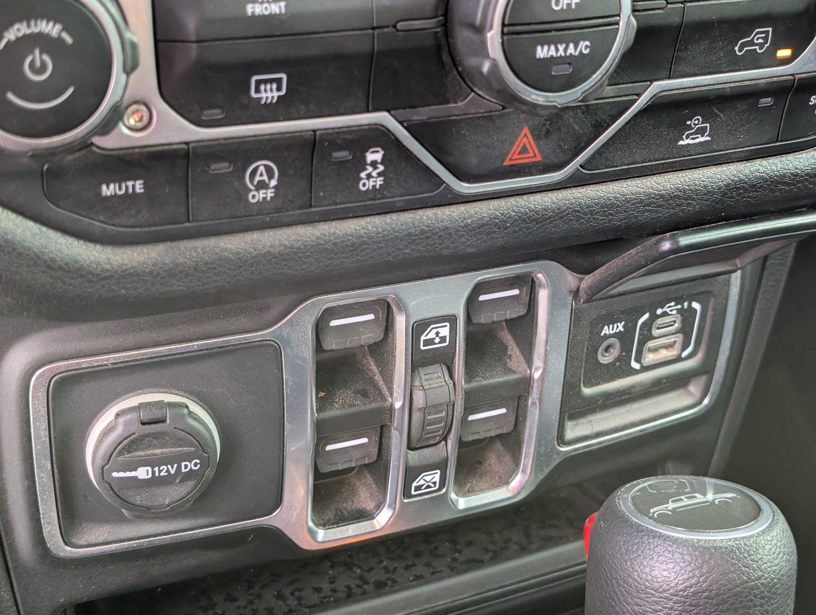 Used 2025 Bright White Clearcoat Jeep Sport S image 22
