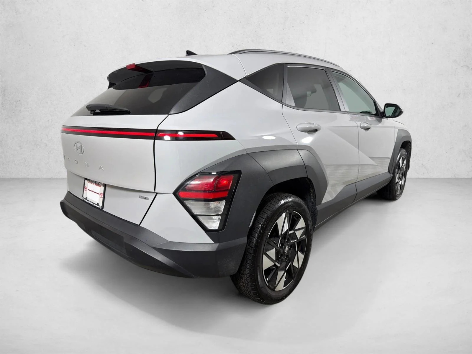 Used 2024 White Hyundai SEL image 3