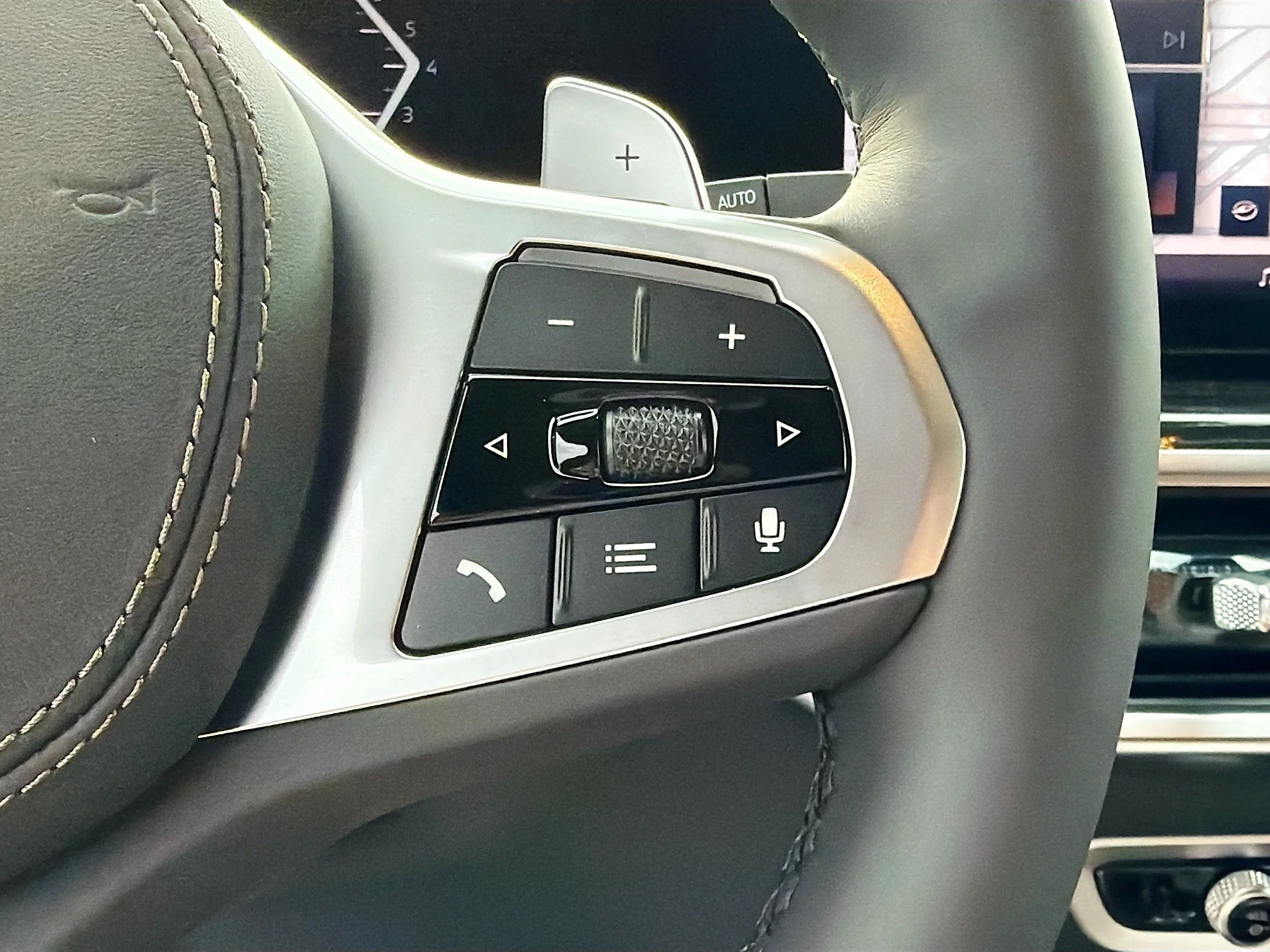 New 2026 Black Sapphire Metallic BMW xDrive40i image 39