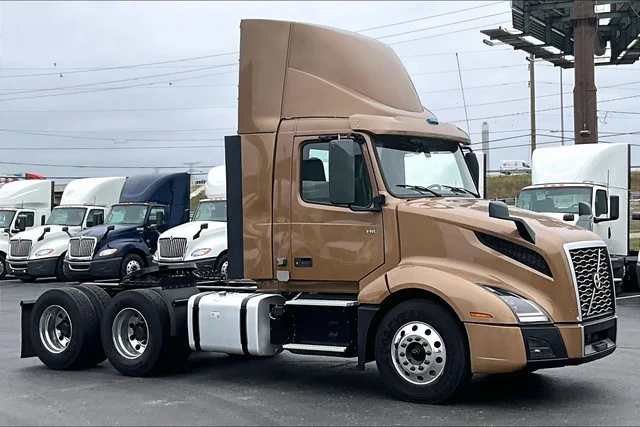 Pre-Owned 2022 Volvo VNL64T Day Cab CAB & CHASSIS
