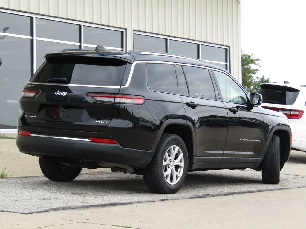 Used 2022 Black Jeep Limited image 3