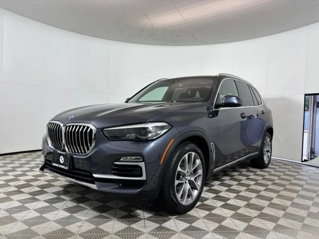 Used 2019 Gray BMW xDrive40i image 3