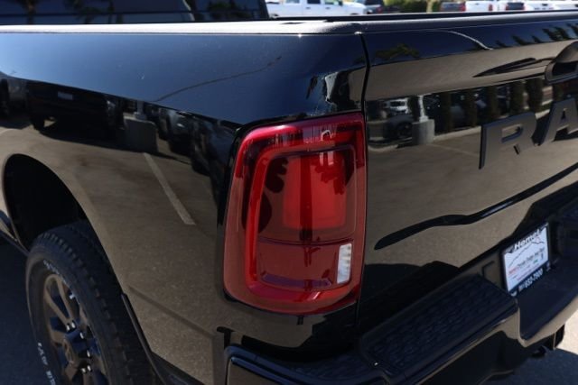 New 2026 Diamond Black Crystal Pearl-Coat Exterior Paint RAM Tradesman image 6