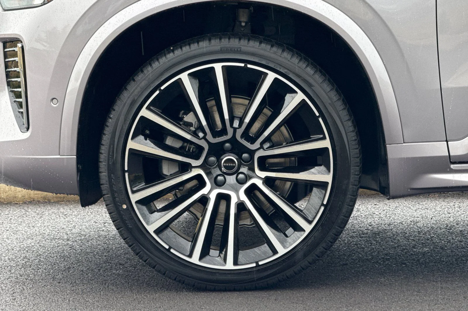 New 2026 Aurora Silver Volvo Plus image 25