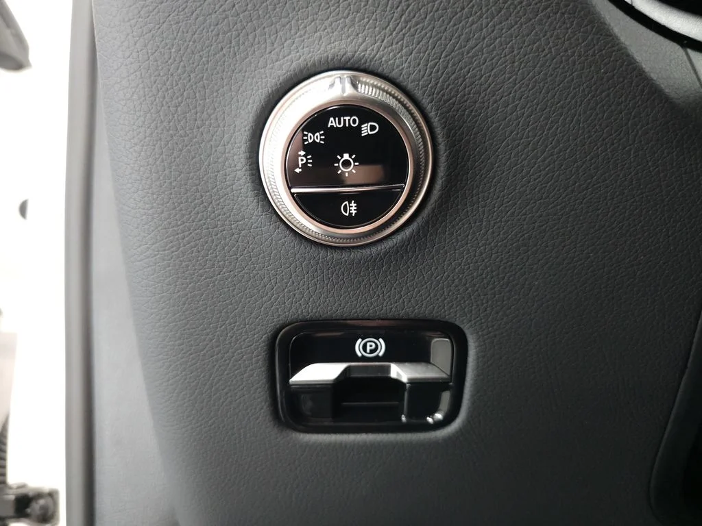 Certified Used 2026 Polar White Mercedes-Benz GLC 300 image 10