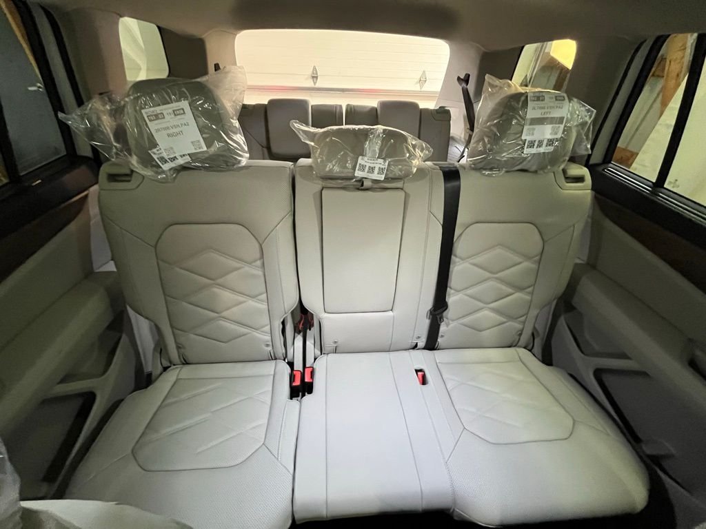 New 2026 White/off-white Volkswagen 2.0T SE w/Technology image 25