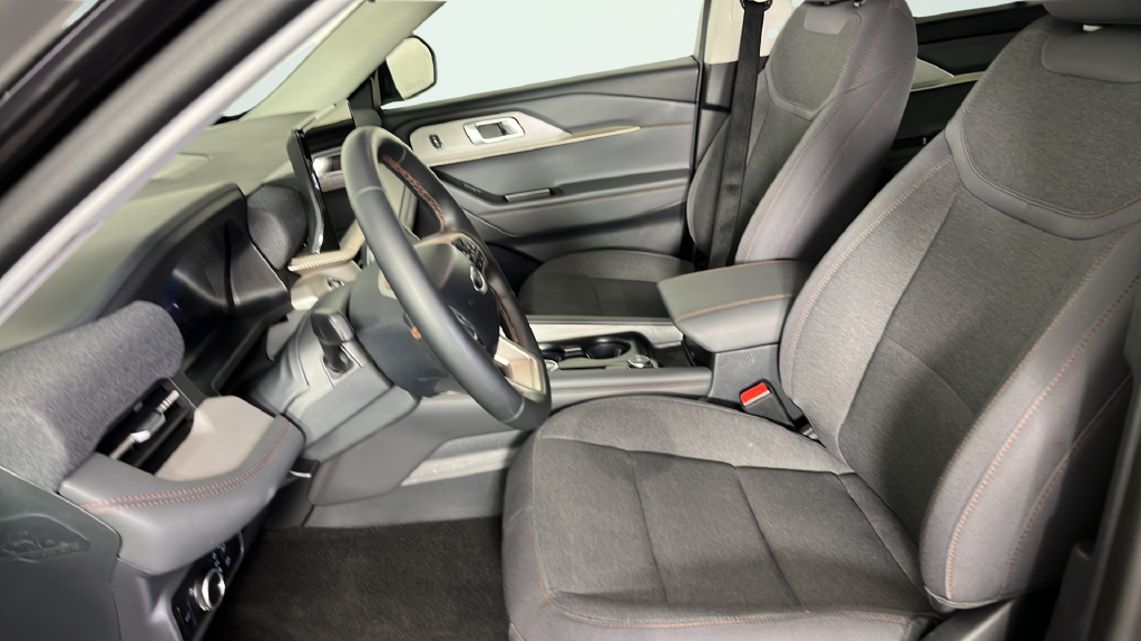 2025 Ford Explorer Active - Photo 16