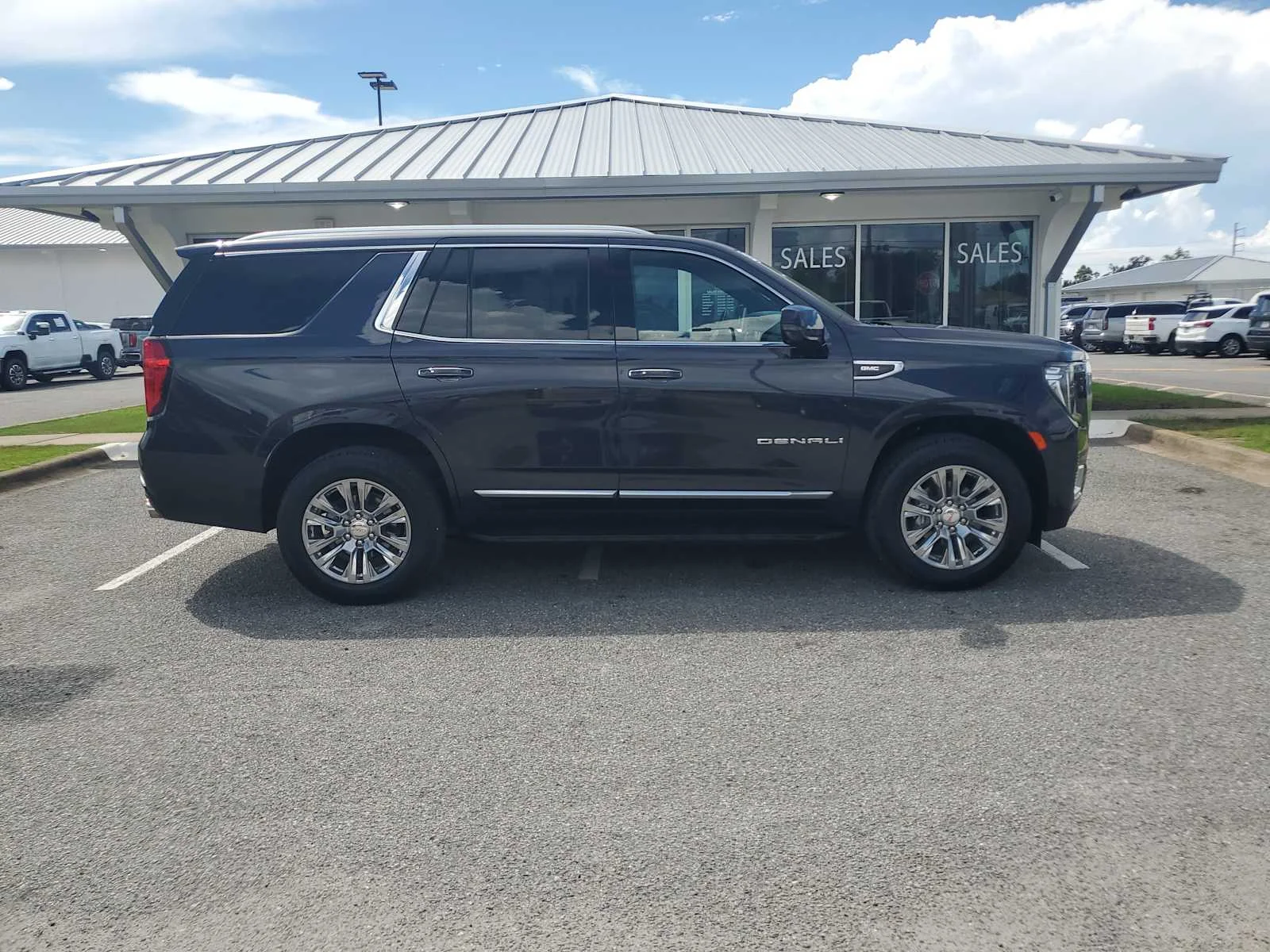 Used 2023 TITANIUM RUSH METALLIC GMC Denali image 9