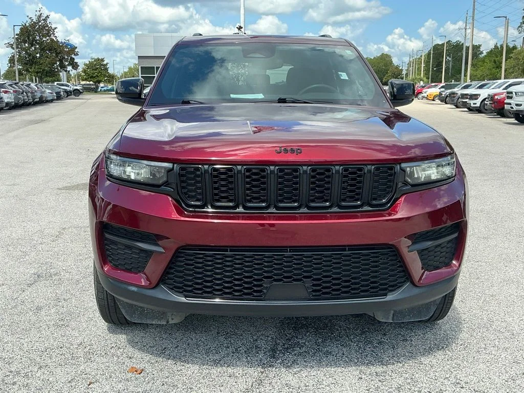 Used 2024 Red Jeep Altitude image 14
