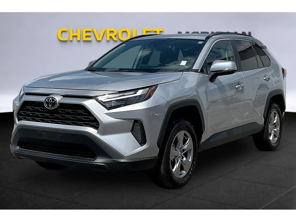 Used 2025 Silver Toyota XLE image 10