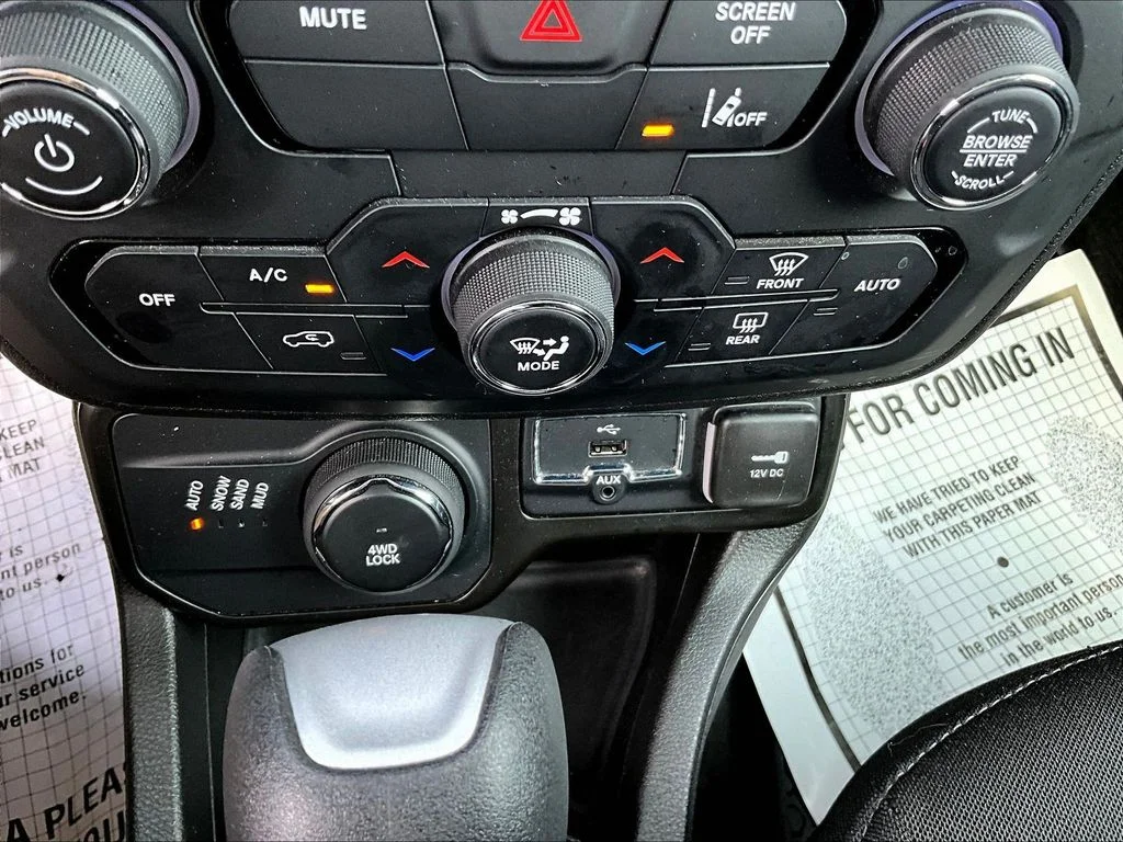 Used 2023 Alpine White Jeep Latitude image 14