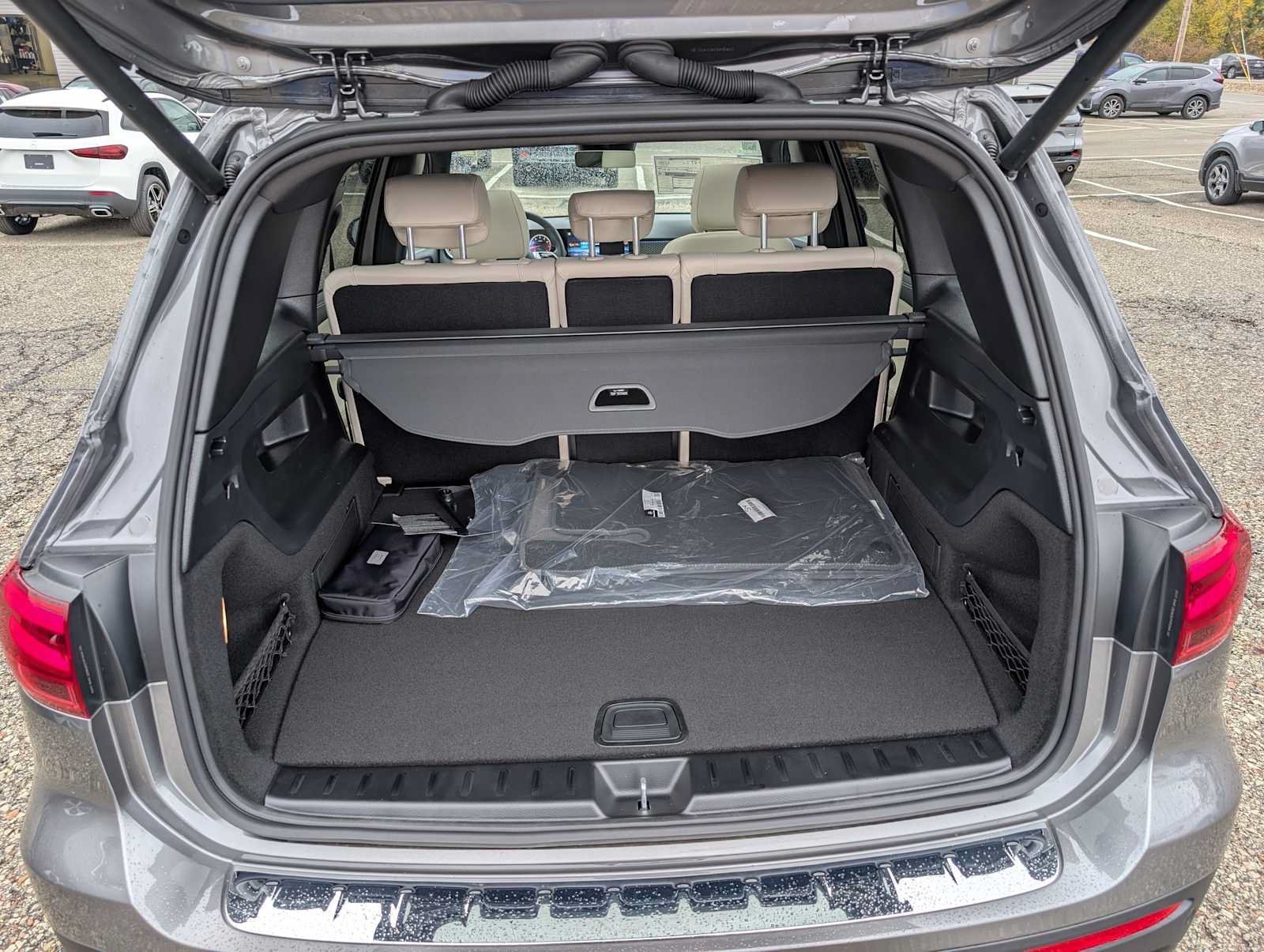 New 2026 Mountain Grey Metallic Mercedes-Benz GLB 250 image 7