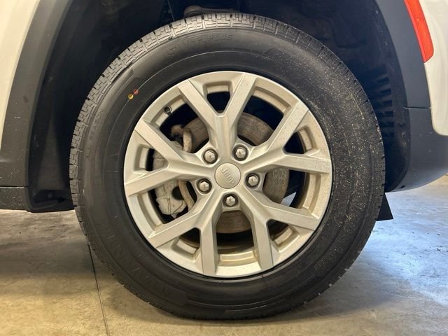 Used 2023 Bright White Clearcoat Jeep Limited image 11
