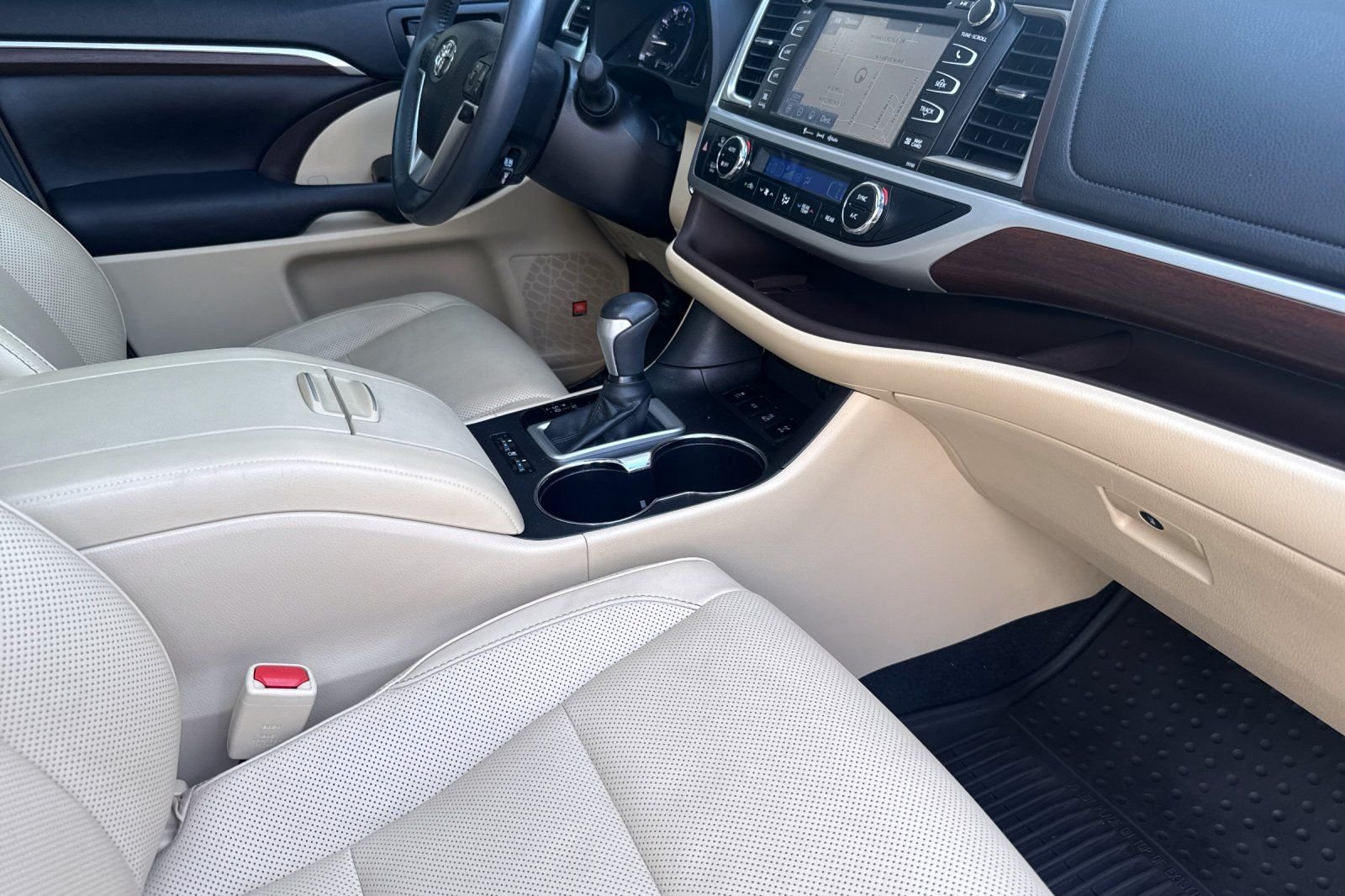 Used 2016 Red Toyota Limited image 17