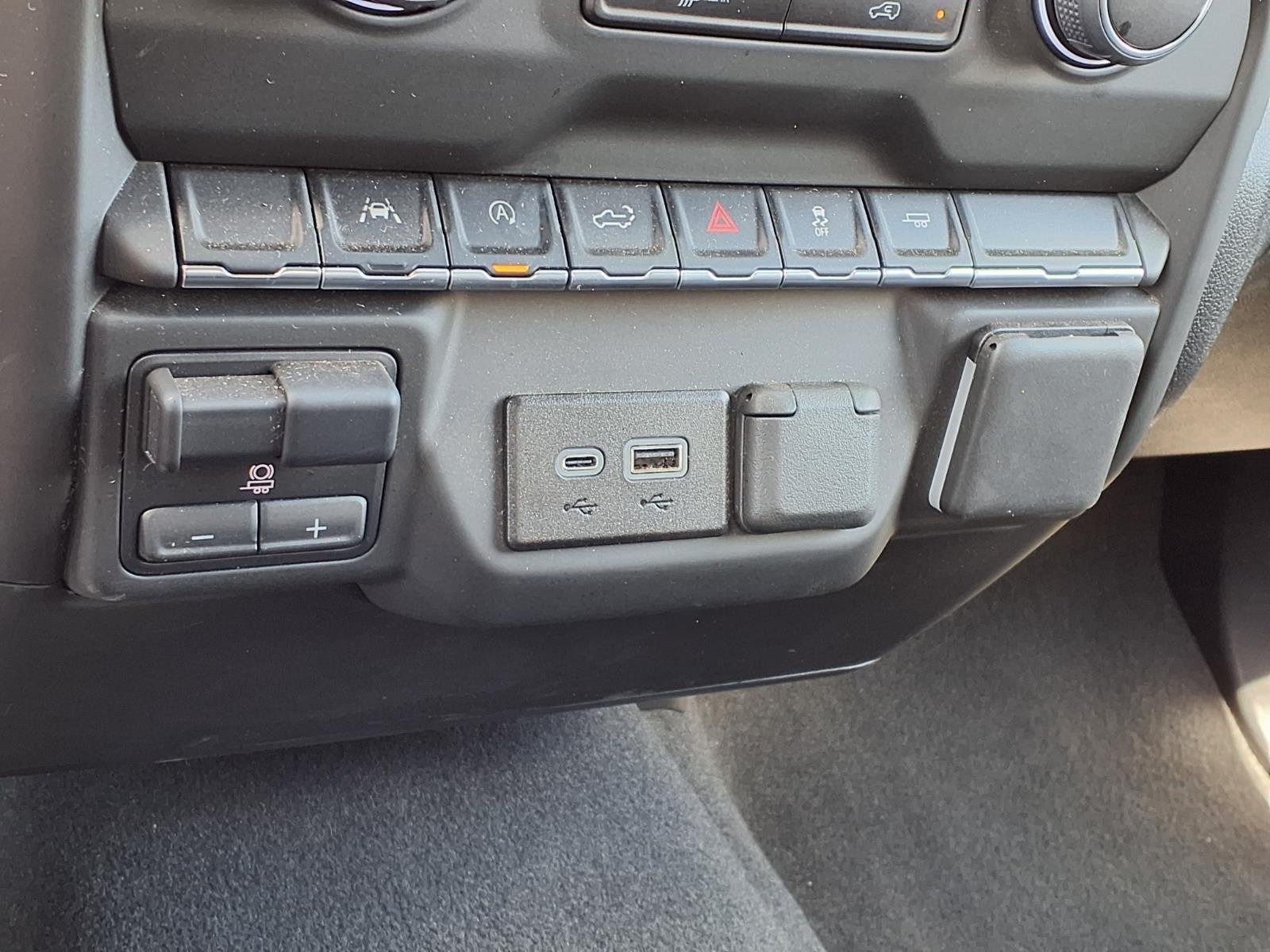 Used 2025  CHEVROLET CUSTOM image 5