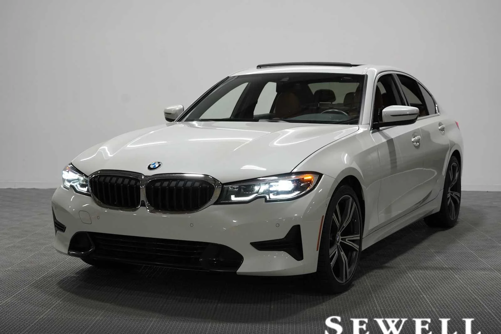 2021 BMW 3 Series 330i Sedan's photo