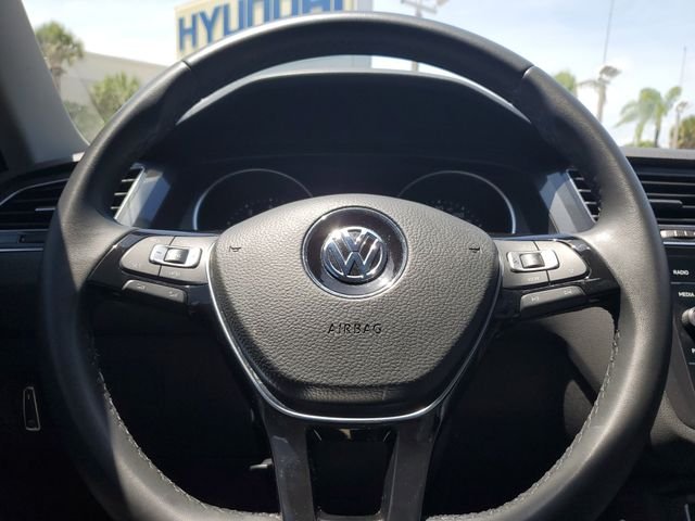 Used 2020 Black Volkswagen 2.0T SE image 14