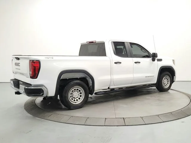 Used 2021 White GMC Base image 7