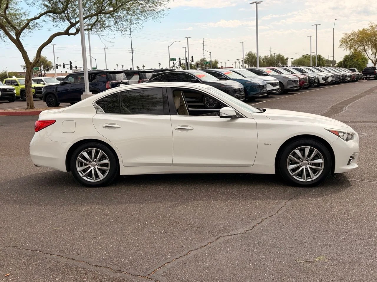 Used 2016 Majestic White INFINITI 3.0t Premium image 6