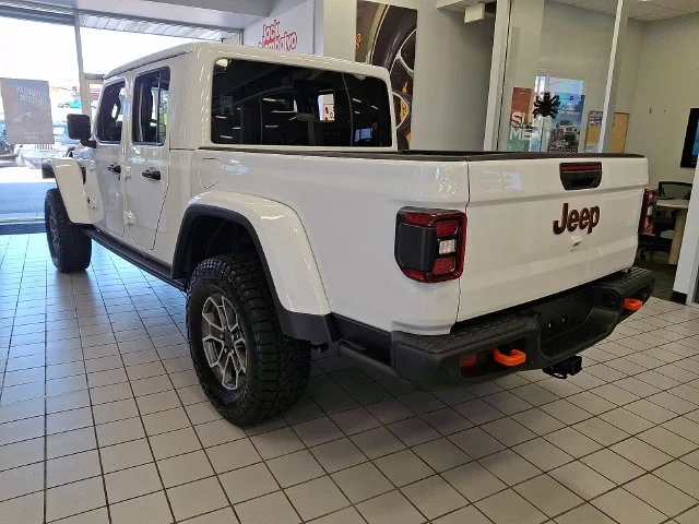 New 2027 White/off-white Jeep Mojave image 4