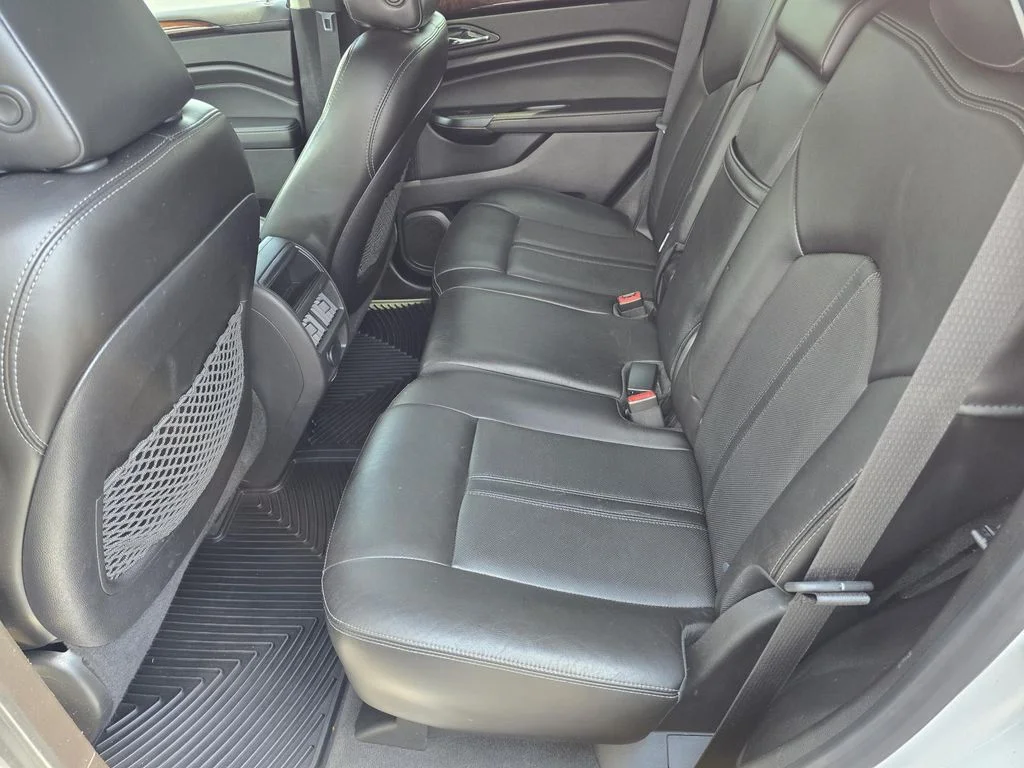 Used 2014 RADIANT SILVER METALLIC Cadillac Luxury Collection image 10