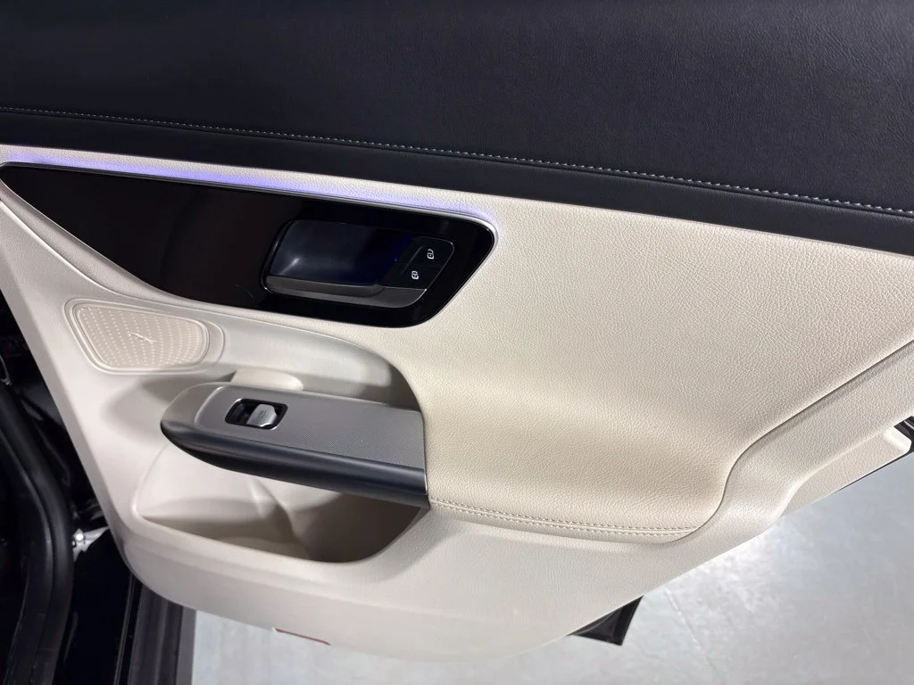 Used 2025 White Mercedes-Benz GLC 300 image 20