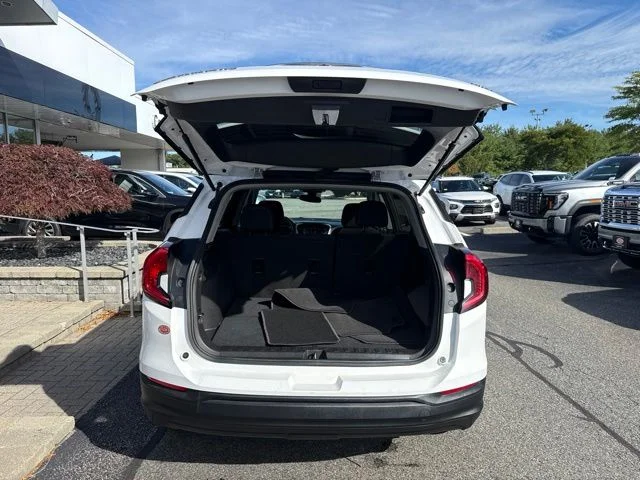 Used 2024 White GMC SLE image 24